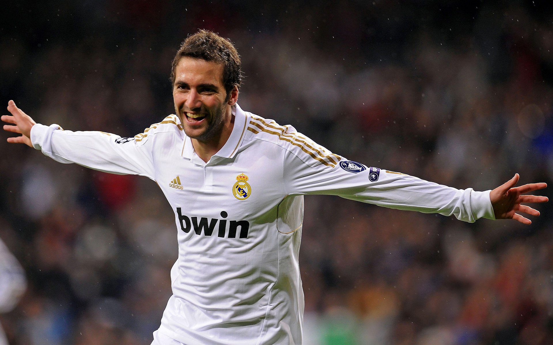 九游网页版入口-乔纳·隆戈：全黑队的超级边锋，橄榄球历史的震撼力量，乔纳森乔斯达橄榄球